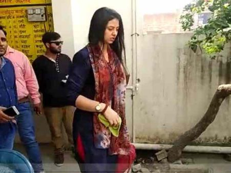 મારી સાથે અત્યાચાર થઇ રહ્યો છે: હસીન જહાં મારી સાથે અત્યાચાર થઇ રહ્યો છે: હસીન જહાં