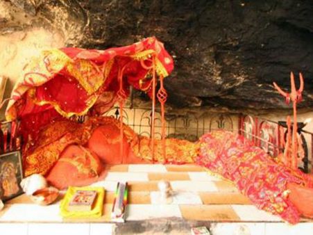 51 શક્તિપીઠમાંથી એક છે હિંગળાજ માતાનું મંદિર