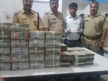 લોકસભા ચૂંટણી પહેલા ગુજરાતમાંથી 500 કરોડનો ડ્રગ્સ, દારૂ અને રોકડ રકમ જપ્ત
