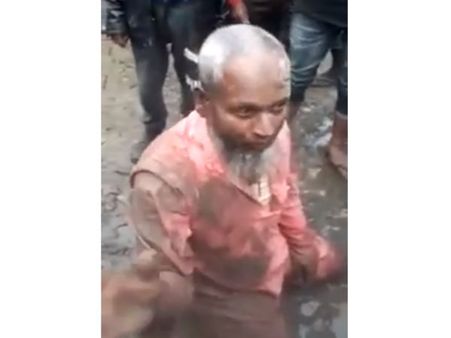 જબરજસ્તી સુવરનું માંસ ખવડાવ્યું