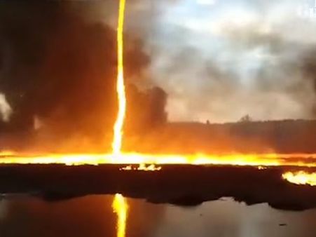 જમીનથી લઈને આકાશ સુધી માત્ર આગ દેખાઈ