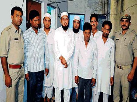 25-30 પર કેસ નોંધાયા, 7 ની ધરપકડ 25-30 પર કેસ નોંધાયા, 7 ની ધરપકડ