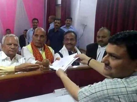 રાજનાથ સિંહે કર્યુ નામાંકન