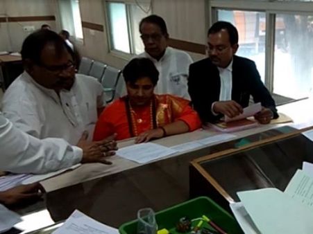 ‘રામ' નામની ચાંદીની પ્લેટ, સોના-ચાંદીના ગ્લાસ-થાળી