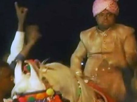 ગુજરાતમાં અનોખા લગ્ન, દુલ્હન ન હતી છતાં બેન્ડ-બાજાં સાથે ધામધૂમથી નીકળી જાન