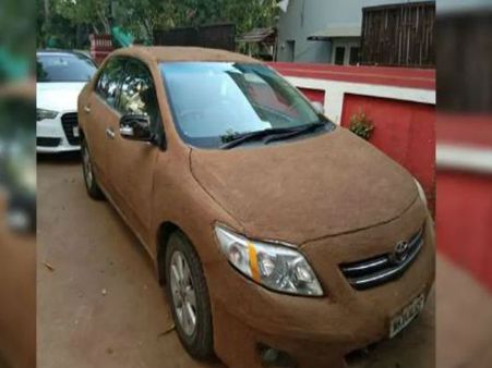 ગાયના છાણ દ્વારા લીપી નાખી લાખો રૂપિયાની કાર, કારણ જાણી આશ્ચર્ય પામશો!