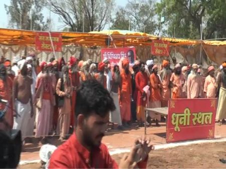 સાત હજાર સંતો સાથે ડેરો જમાવ્યો