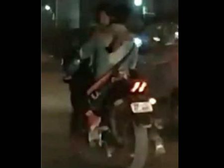 ટ્રાફિકના નિયમોને મૂક્યા નેવે