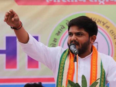 પહેલા કહ્યું, દેશમાં જનતાના ચહેરા પર ખુશી નથી