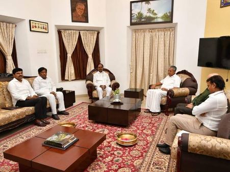 બિન કોંગ્રેસ, બિન ભાજપ મોરચો બનાવવાની પણ કોશિશ