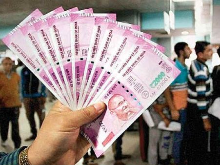 MUST READ: 31 મે સુધી ખાતામાં રાખો 330 રૂપિયા, સરકાર આપશે 2 લાખનો લાભ