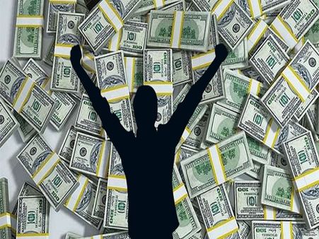 રાતોરાત બન્યો કરોડપતિ