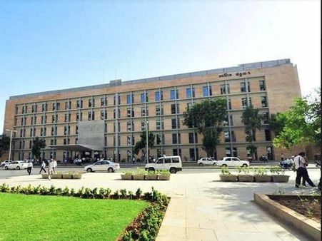 સરકાર હવે કોન્ટ્રાક્ટ કર્મચારીઓને નોકરીમાંથી કાઢી શકશે નહીં