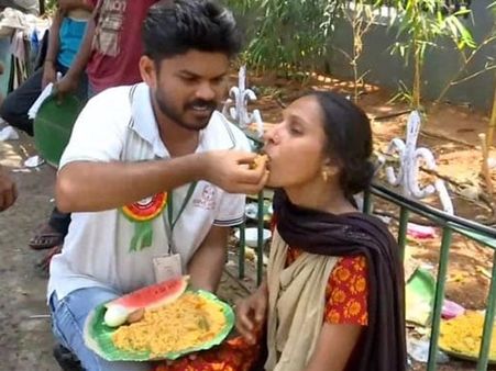 શાબાશ, એક દિવસમાં 1000 ભૂખ્યા લોકોને મફતમાં ખાવાનું ખવડાવ્યું