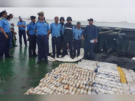 પેકેટમાં ડ્રગ પેકેટમાં ડ્રગ