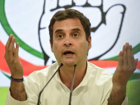 પહેલી પ્રેસ કોન્ફ્રેન્સમાં સવાલ-જવાબ કર્યા વિના જ મોદી પરત ફર્યા, રાહુલે કર્યા પ્રહાર