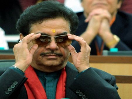 શત્રુઘ્ન સિંહા પાસે 112.22 કરોડની સંપત્તિ, પુત્રી પાસેથી કરોડો રૂપિયા ઉધાર લીધા