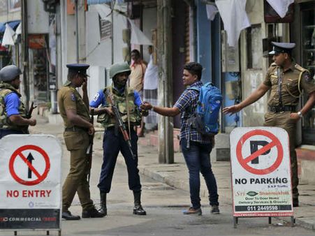 એક ફેસબુક પોસ્ટથી શ્રીલંકામાં ભડકી હિંસા, મુસ્લિમો અને મસ્જિદો પર હુમલા