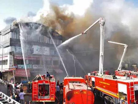 45 મિનિટ મોડી પહોંચી ફાયર સ્ટેશનની ગાડીઓ