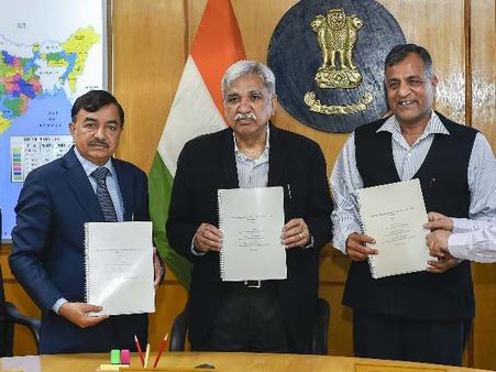 લવાસાએ મુખ્ય ચૂંટણી કમિશ્નરને લખ્યો પત્ર, કરી આ માંગ