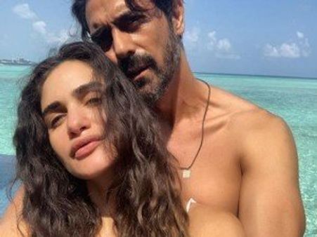 પ્રેગનેંટ ગર્લફ્રેન્ડ ગેબ્રિએલા સાથે માલદીવ્ઝમાં રજાઓ માણી રહ્યા છે અર્જૂન રામપાલ