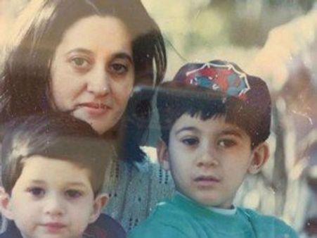 સની દેઓલની પત્ની પર સસ્પેન્સ ખતમ, પુત્ર કરણે શેર કર્યો પોતાની મમ્મીનો ફોટો