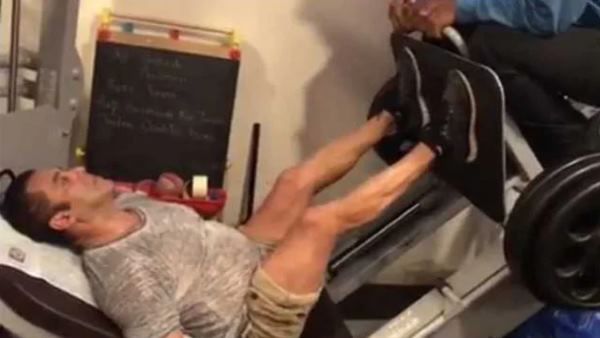 53ની ઉંમરે આવી ખતરનાક એક્સરસાઈઝ