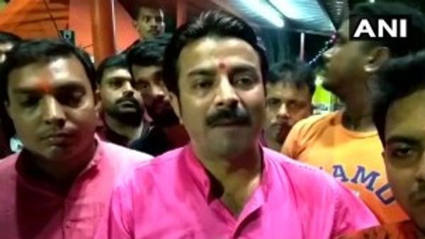 BJP-TMC ટકરાવઃ નમાઝ પર ભાજપનો વિરોધ, કાર્યકર્તાઓએ રસ્તા પર કર્યા હનુમાન ચાલીસાના પાઠ