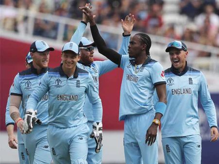 સ્પીડ સામે ઘૂંટણિયે પડ્યા બેટસમેન સ્પીડ સામે ઘૂંટણિયે પડ્યા બેટસમેન