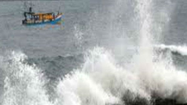 Cyclone Vayu: વાયુનો ખતરો ટળ્યો છતાં ગુજરાતમાં હાઈ અલર્ટ, સ્કૂલ-કોજેલ આજે પણ બંધ