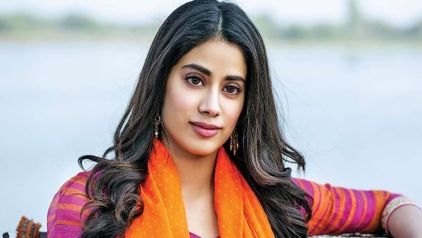 'ડાન્સ દીવાને' ટાઇટલ ટ્રેક પર જાહ્નવીનો બેલી ડાન્સ 'ડાન્સ દીવાને' ટાઇટલ ટ્રેક પર જાહ્નવીનો બેલી ડાન્સ