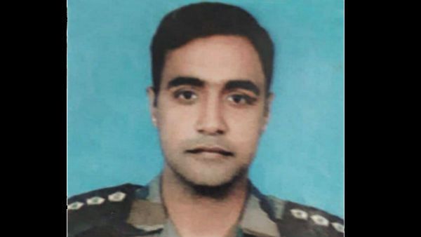 વર્ષ 2012માં આર્મી ઑફિસર બન્યા