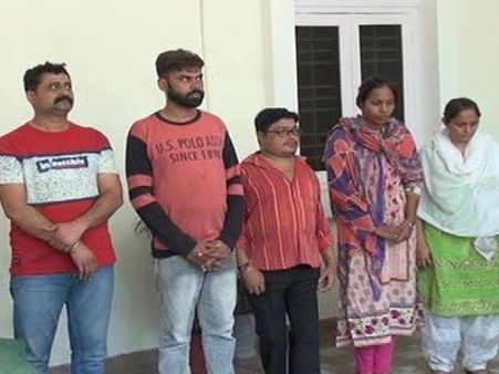 છોકરી પાસેથી Hello સાંભળવું હોય તો 50 હજાર રૂપિયા, નકલી કૉલ સેન્ટર પકડાયું