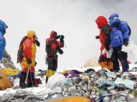 માઉન્ટ એવરેસ્ટમાંથી 11 ટન કચરો કાઢ્યો, ચાર લાશો પણ મળી