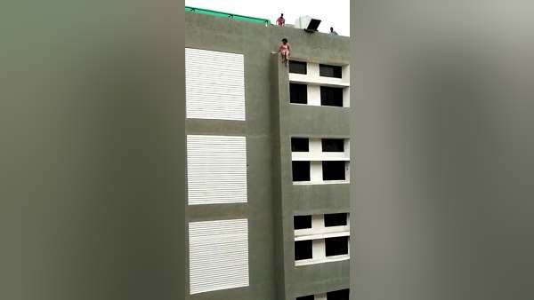 મહિલાને બચાવી