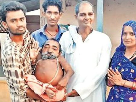 પાંચમા ધોરણ સુધી ભણ્યા છે, હાથ-પગ કામ કરી શકતા નથી