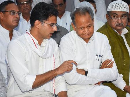 કોંગ્રેસમાં ઘમાસાણ