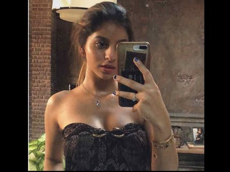 અહીં જુઓ તસવીરો અહીં જુઓ તસવીરો