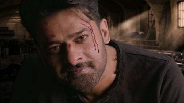 Video: ‘સાહો'નું ટીઝર રિલીઝ થતાં પડદા સામે નાચવા લાગ્યા લોકો, શ્રદ્ધાએ શેર કર્યો વીડિયો