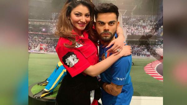 કોહલીને ગળે લગાવ્યો