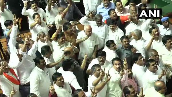 કર્ણાટકના નાટકનો અંત, 14 મહિનામાં જ કુમારસ્વામી સરકાર પડી ભાંગી