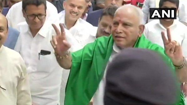 યેદિયુરપ્પાએ સોમવારે સવારે 10 વાગે સંસદમાં બહુમત સાબિત કરશે. યેદિયુરપ્પાએ સોમવારે સવારે 10 વાગે સંસદમાં બહુમત સાબિત કરશે.