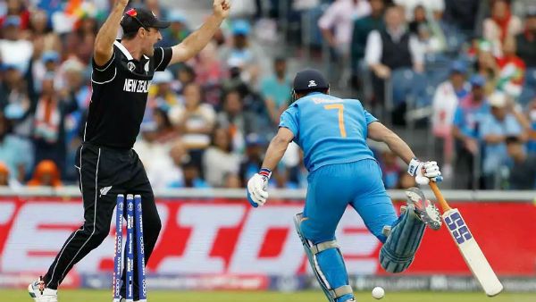 ધોનીના આઉટ થવાની સાથે જ ફેનની ત્યાં જ મૌત