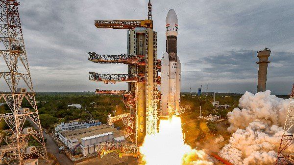 શરુઆતમાં વનિતા આ જવાબદારી લેતા ખચકાતાં રહ્યાં હતાં