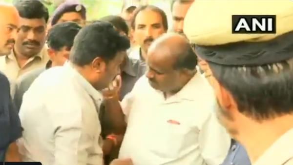 Video: સુપ્રીમ કોર્ટના ફેસલા પર કુમારસ્વામીએ કંઈ કોમેન્ટ ન કરી