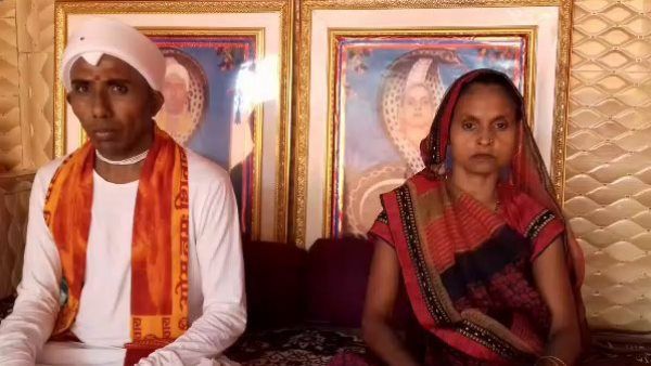 નાગ-નાગિન હોવાનો દાવો કરતા પતિ પત્ની કેન્સરનો ઉપચાર કરે છે