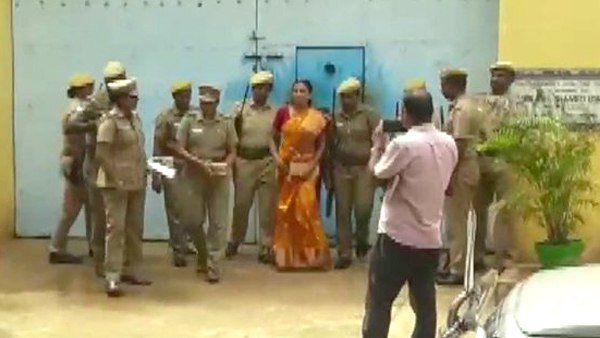 રાજીવ ગાંધીની હત્યામાં દોષી નલિની એક મહિના માટે આઝાદ