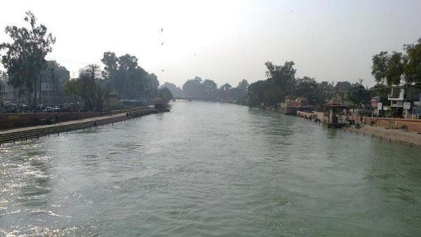 પોલીસે કહ્યું, દારૂ ઝેરીલી હોય શકે છે