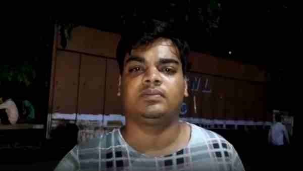 કોર્ટમાં જવાની તૈયારીમાં યુવક