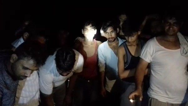 મોટી સંખ્યામાં લોકો ત્યાં ભેગા થયા